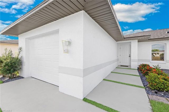 1700 SW Santa Barbara PL, Cape Coral, FL 33991