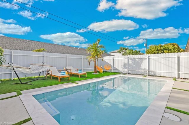 1700 SW Santa Barbara PL, Cape Coral, FL 33991