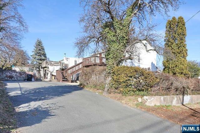68 Mohawk Avenue 2nd Fl, Hawthorne, NJ 07506
