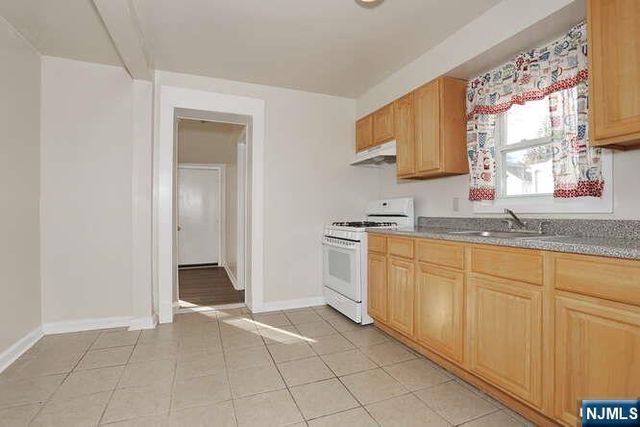 68 Mohawk Avenue 2nd Fl, Hawthorne, NJ 07506