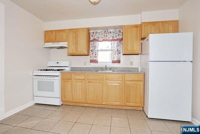 68 Mohawk Avenue 2nd Fl, Hawthorne, NJ 07506