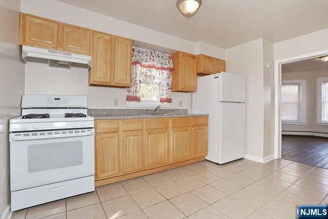 68 Mohawk Avenue 2nd Fl, Hawthorne, NJ 07506