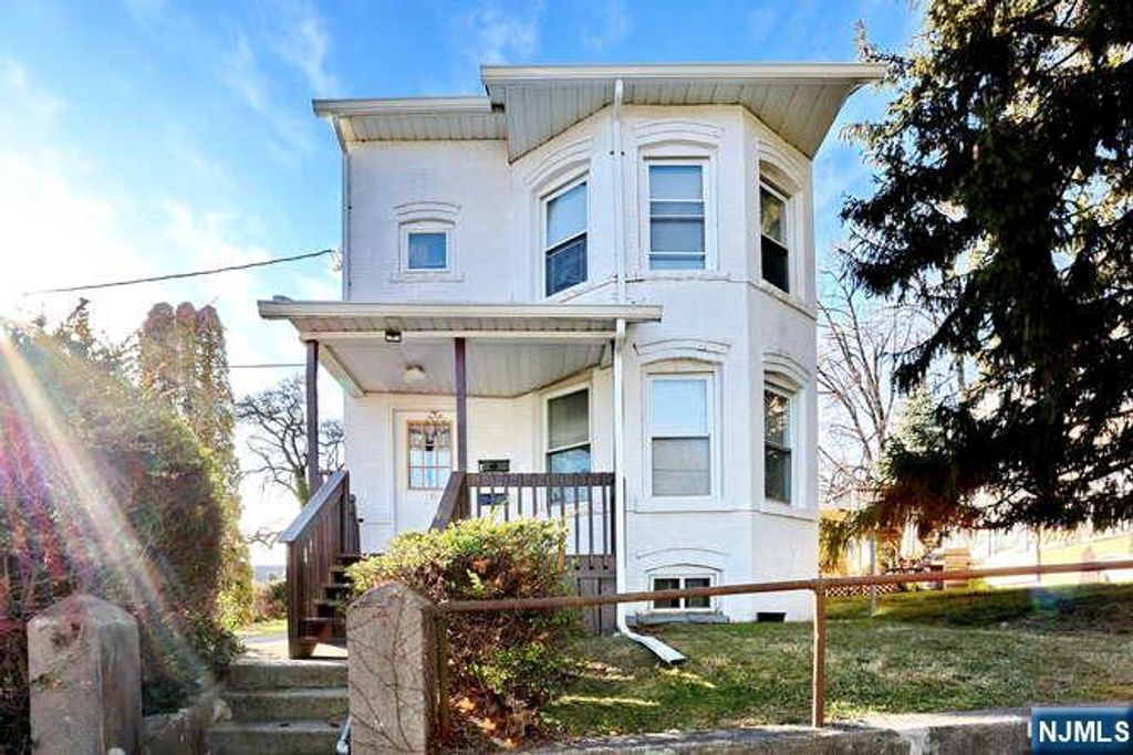 68 Mohawk Avenue 2nd Fl, Hawthorne, NJ 07506