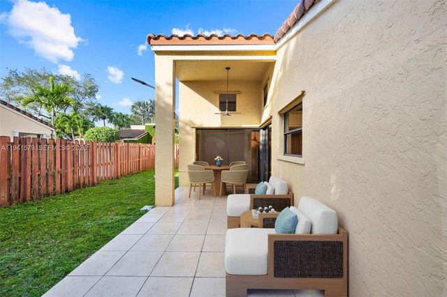 449 SW 88th Pl, Miami, FL 33174