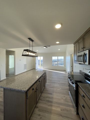 586 Pleasant Hill Rd, Lafayette, TN 37083