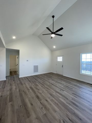 586 Pleasant Hill Rd, Lafayette, TN 37083