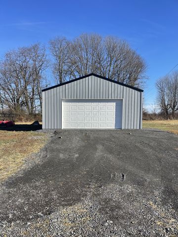 586 Pleasant Hill Rd, Lafayette, TN 37083