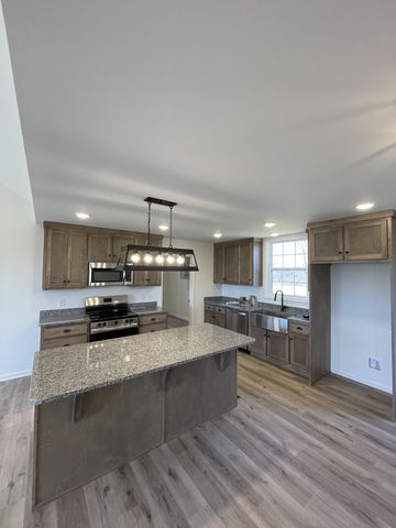 586 Pleasant Hill Rd, Lafayette, TN 37083