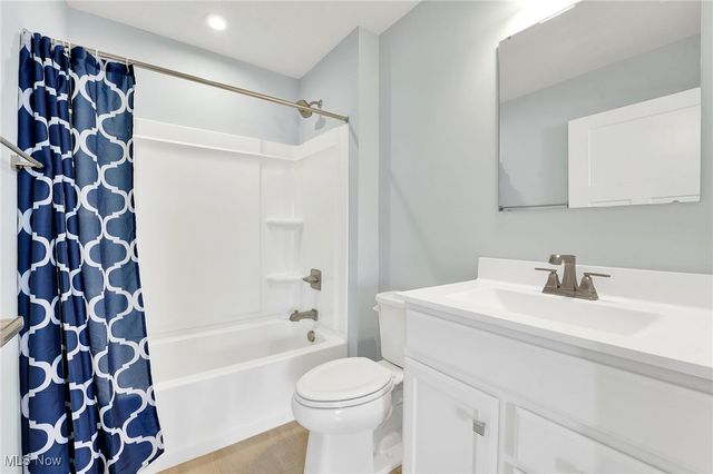 113 W Spring Drive, Elyria, OH 44035