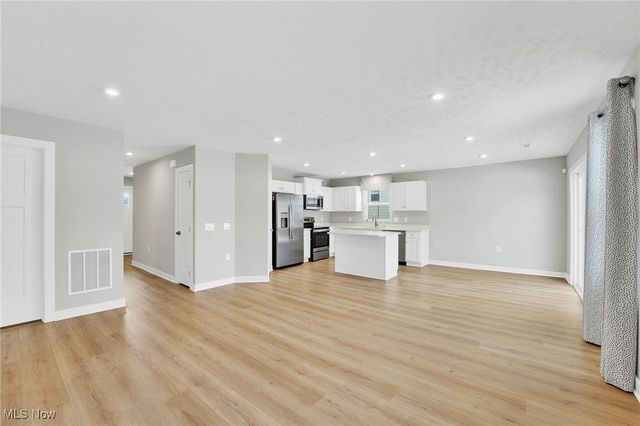 113 W Spring Drive, Elyria, OH 44035