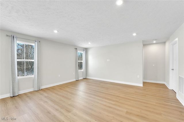 113 W Spring Drive, Elyria, OH 44035