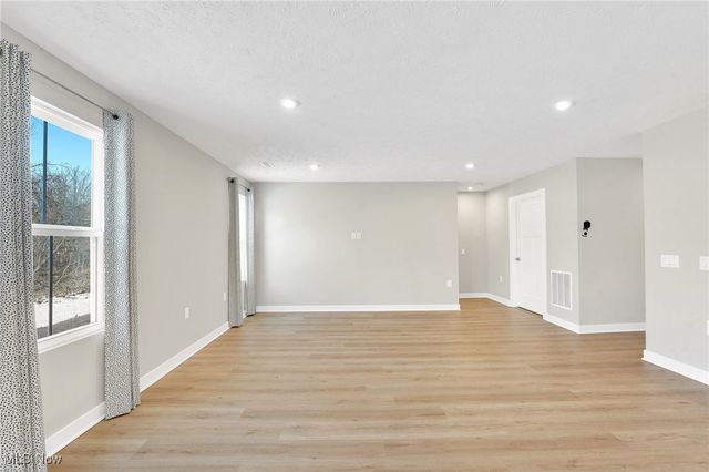 113 W Spring Drive, Elyria, OH 44035