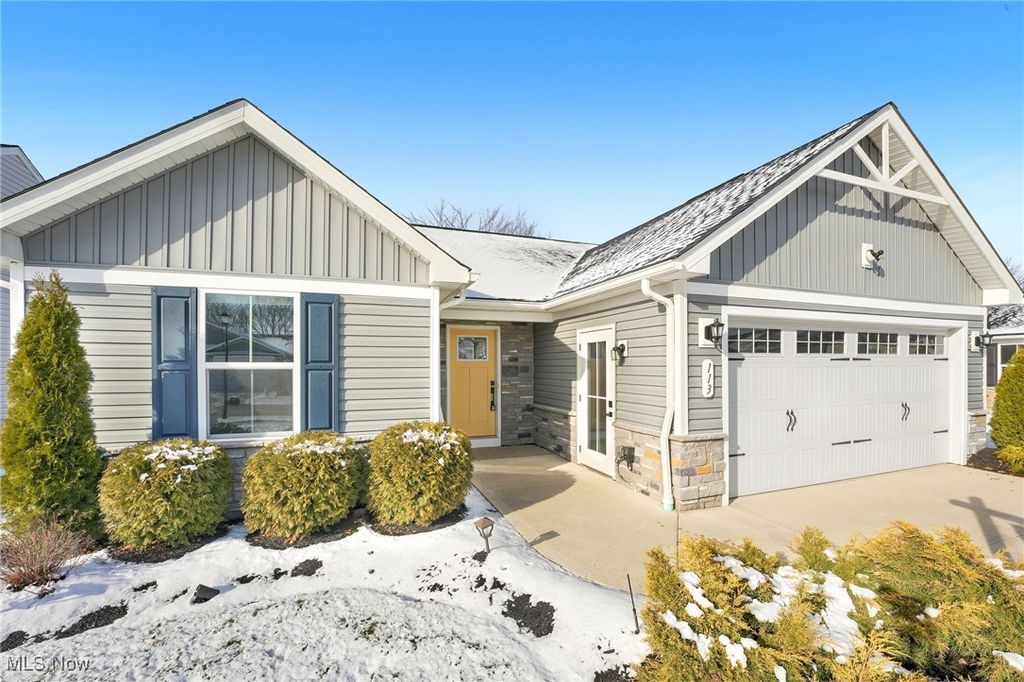 113 W Spring Drive, Elyria, OH 44035