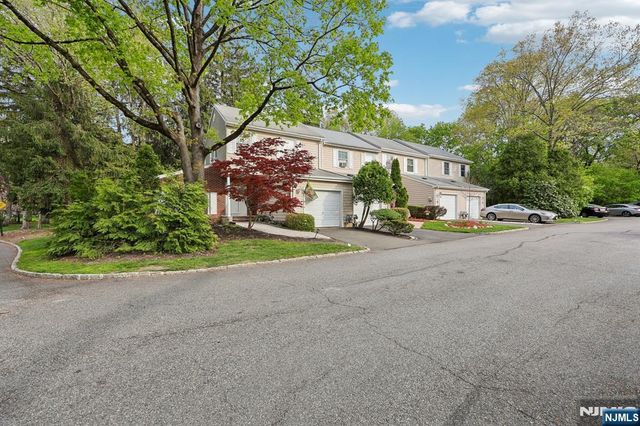 80 Lexington Lane, Wayne, NJ 07470