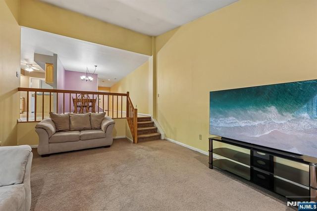 80 Lexington Lane, Wayne, NJ 07470
