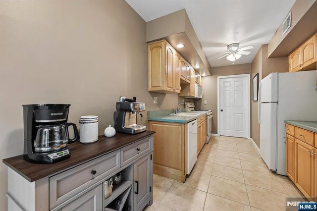 80 Lexington Lane, Wayne, NJ 07470