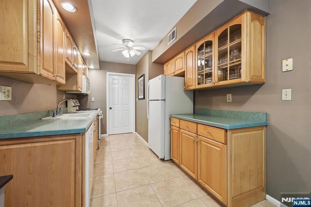80 Lexington Lane, Wayne, NJ 07470