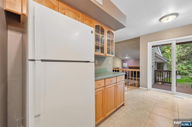 80 Lexington Lane, Wayne, NJ 07470