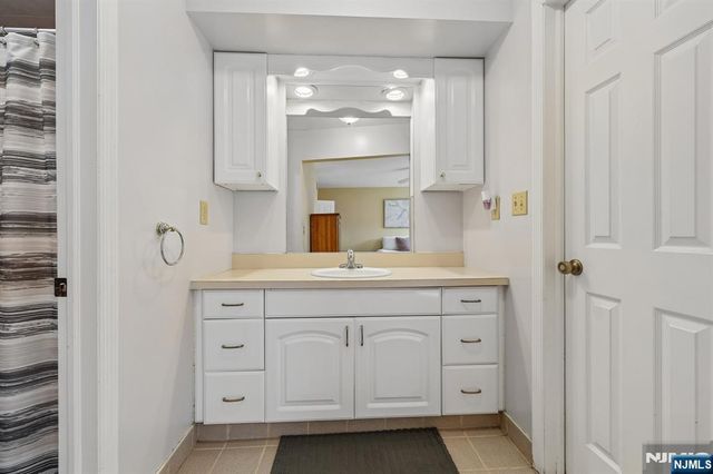 80 Lexington Lane, Wayne, NJ 07470