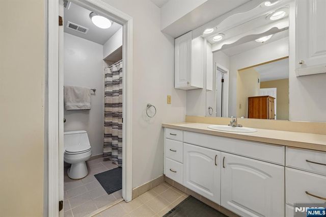 80 Lexington Lane, Wayne, NJ 07470