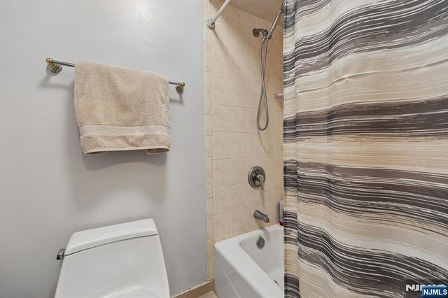 80 Lexington Lane, Wayne, NJ 07470