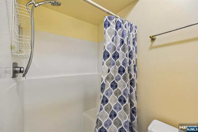 80 Lexington Lane, Wayne, NJ 07470