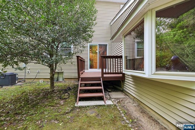 80 Lexington Lane, Wayne, NJ 07470