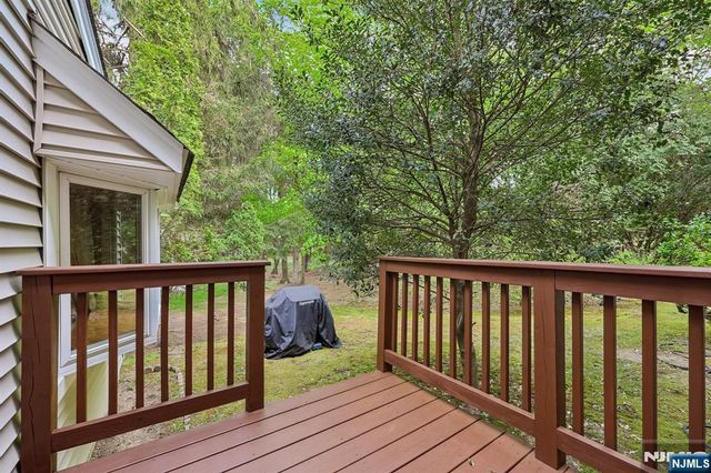 80 Lexington Lane, Wayne, NJ 07470