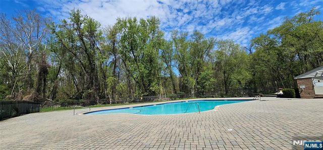 80 Lexington Lane, Wayne, NJ 07470