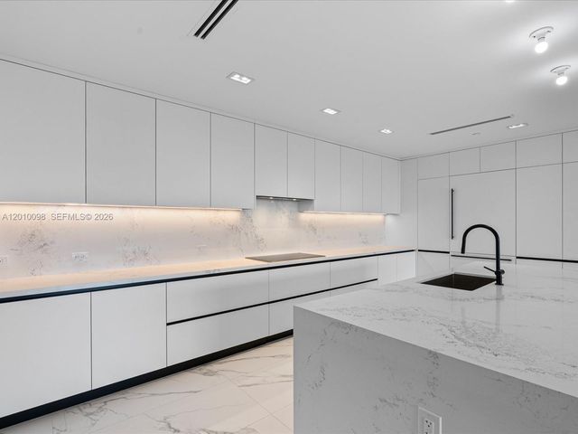 160 Isle Of Venice Dr PH2, Fort Lauderdale, FL 33301