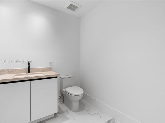 160 Isle Of Venice Dr PH2, Fort Lauderdale, FL 33301