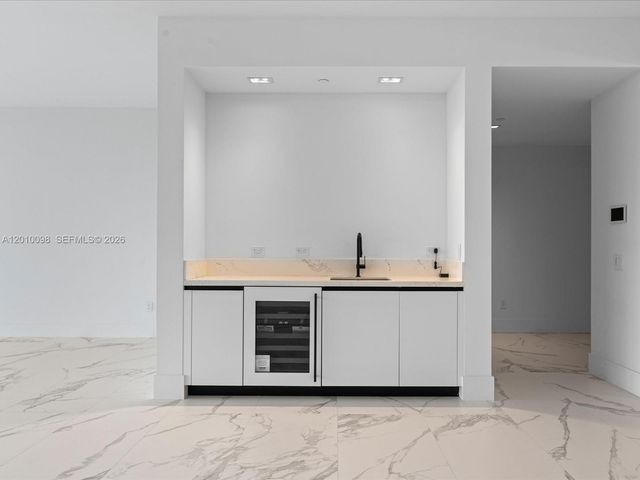 160 Isle Of Venice Dr PH2, Fort Lauderdale, FL 33301