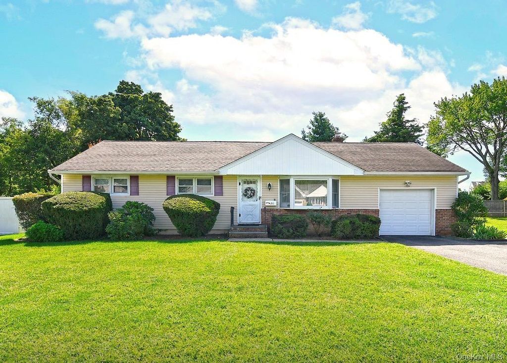 20 Sprucetree Lane, South Huntington, NY 11746 — exterior