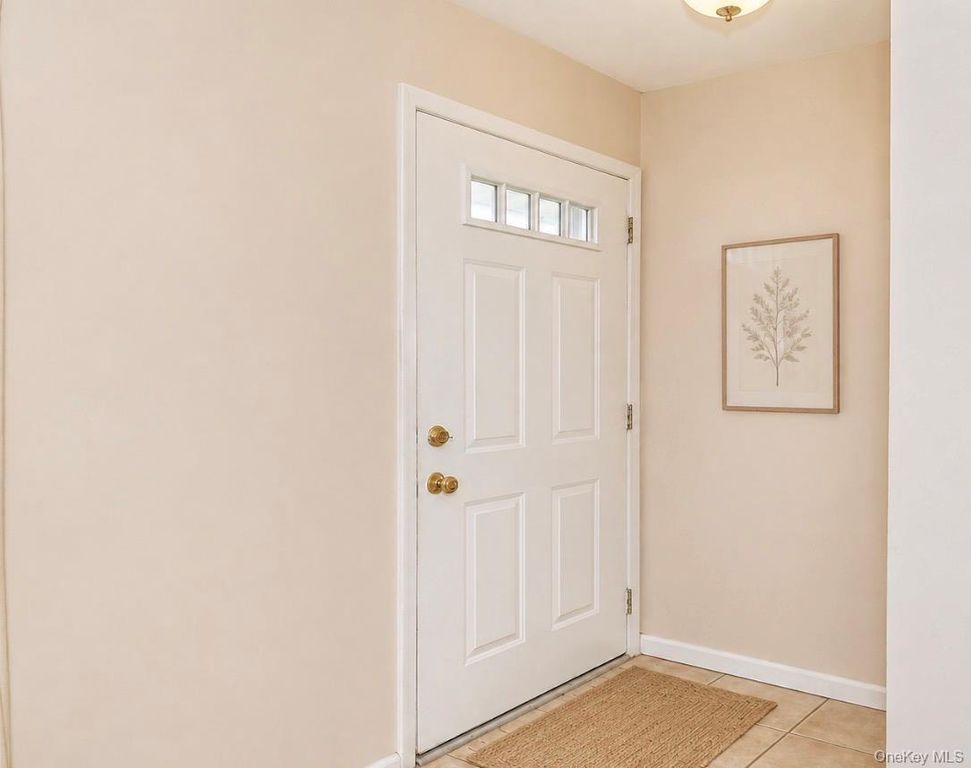 20 Sprucetree Lane, South Huntington, NY 11746 — photo 3