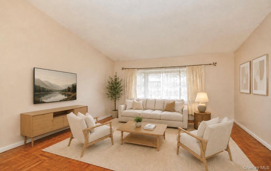 20 Sprucetree Lane, South Huntington, NY 11746 — photo 5