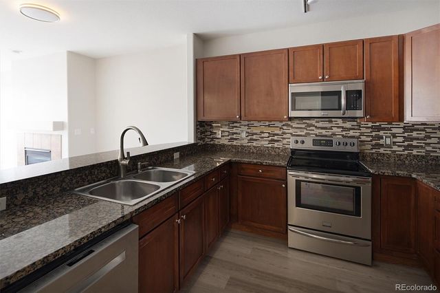 9079 E Panorama Circle 413, Englewood, CO 80112