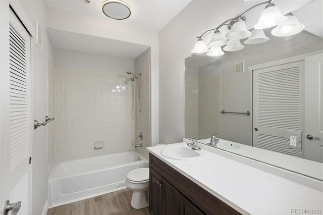 9079 E Panorama Circle 413, Englewood, CO 80112
