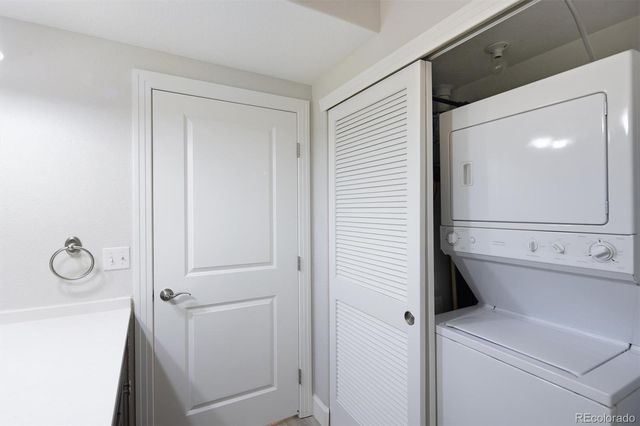 9079 E Panorama Circle 413, Englewood, CO 80112