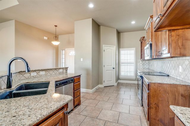 140 Champion Court, Weatherford, TX 76087