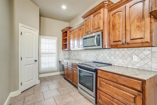 140 Champion Court, Weatherford, TX 76087