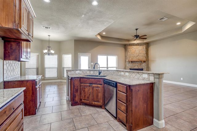 140 Champion Court, Weatherford, TX 76087