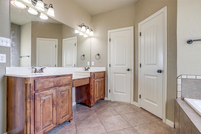 140 Champion Court, Weatherford, TX 76087