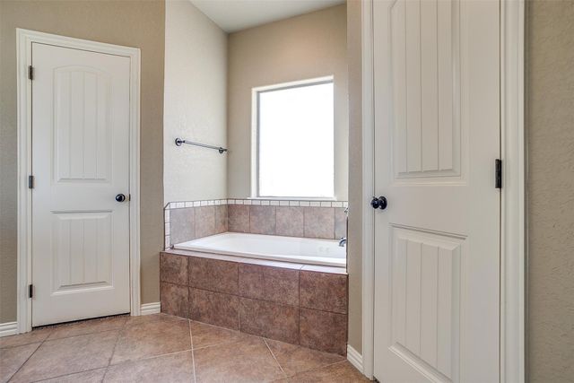 140 Champion Court, Weatherford, TX 76087