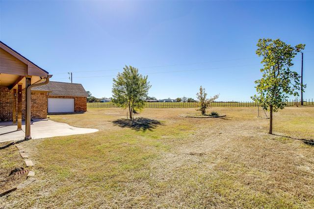 140 Champion Court, Weatherford, TX 76087