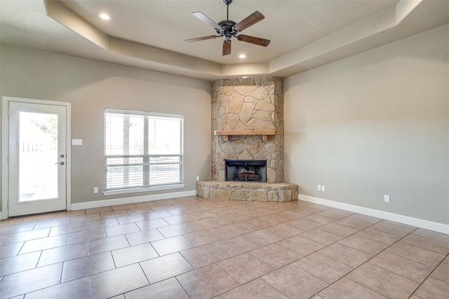 140 Champion Court, Weatherford, TX 76087