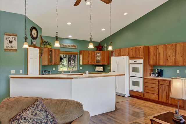 1329 W Paradise Rd, Spokane, WA 99224