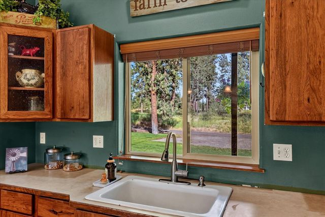 1329 W Paradise Rd, Spokane, WA 99224