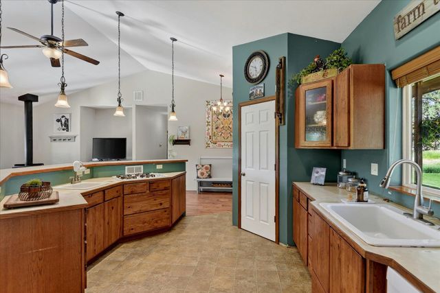 1329 W Paradise Rd, Spokane, WA 99224