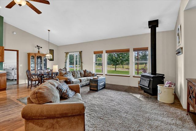 1329 W Paradise Rd, Spokane, WA 99224