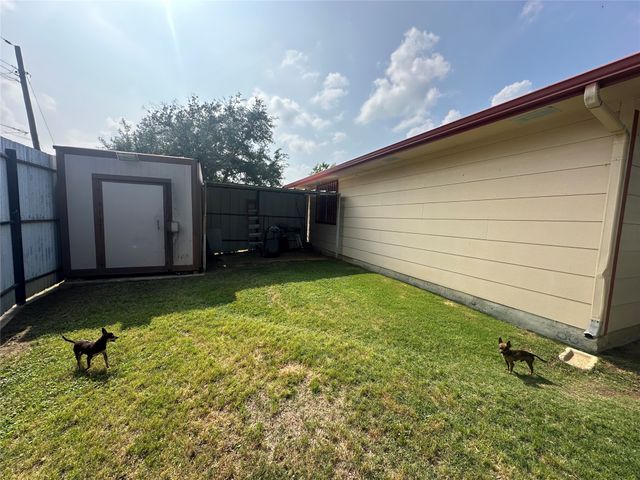 916 Algonquin Drive, Dallas, TX 75217